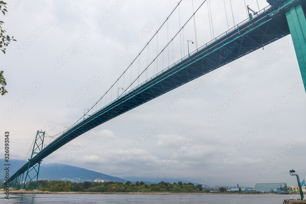 Fototapeta premium Lions Gate bridge, Vancouver, British Columbia, Canada