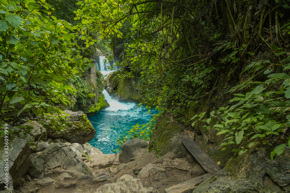 Obraz premium Forest river stones landscape,beautiful panoramic view of the river in Bridge of God and Waterfalls of Tamasopo san luis potosi mexico