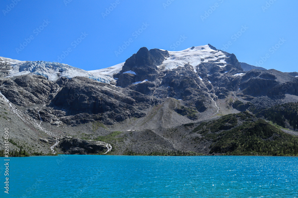 氷河と山と湖