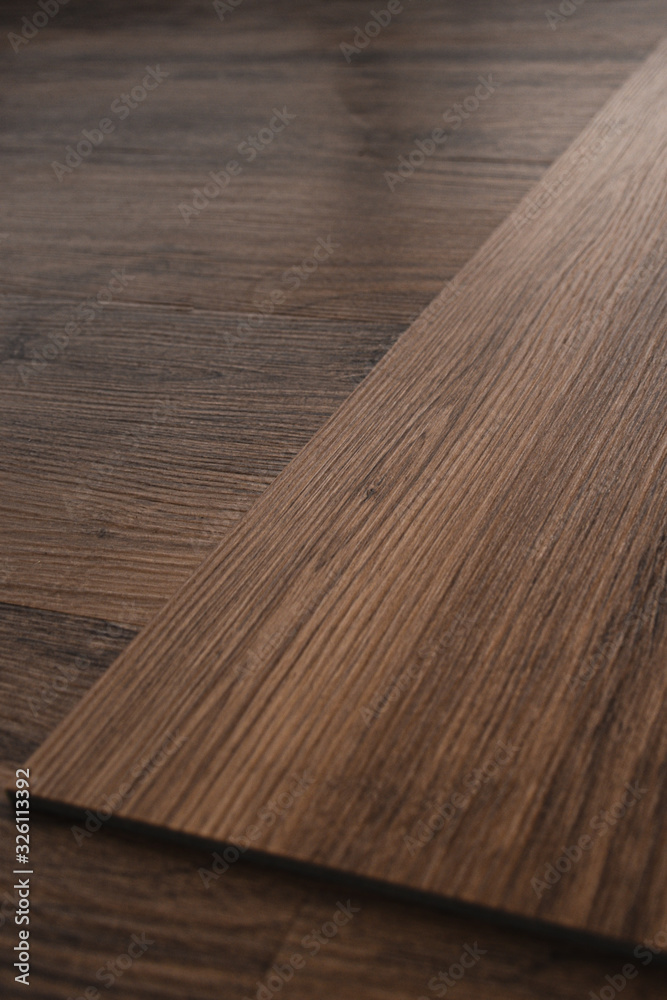 Piso laminado color marron textura de madera Piso laminado color marron textura de madera