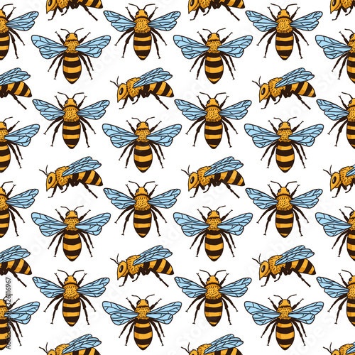 Vector seamless pattern with bees. Black and yellow texture © Pyzhova