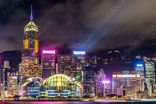 ビクトリア・ハーバーから見える香港の夜景