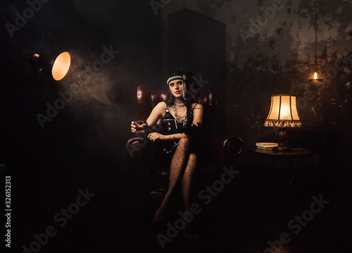 Figure of girl in gatsby style