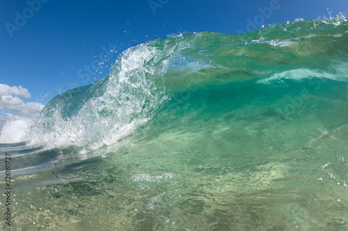 Fototapeta Naklejka Na Ścianę i Meble -  Glassy waves, Byron Bay Australia