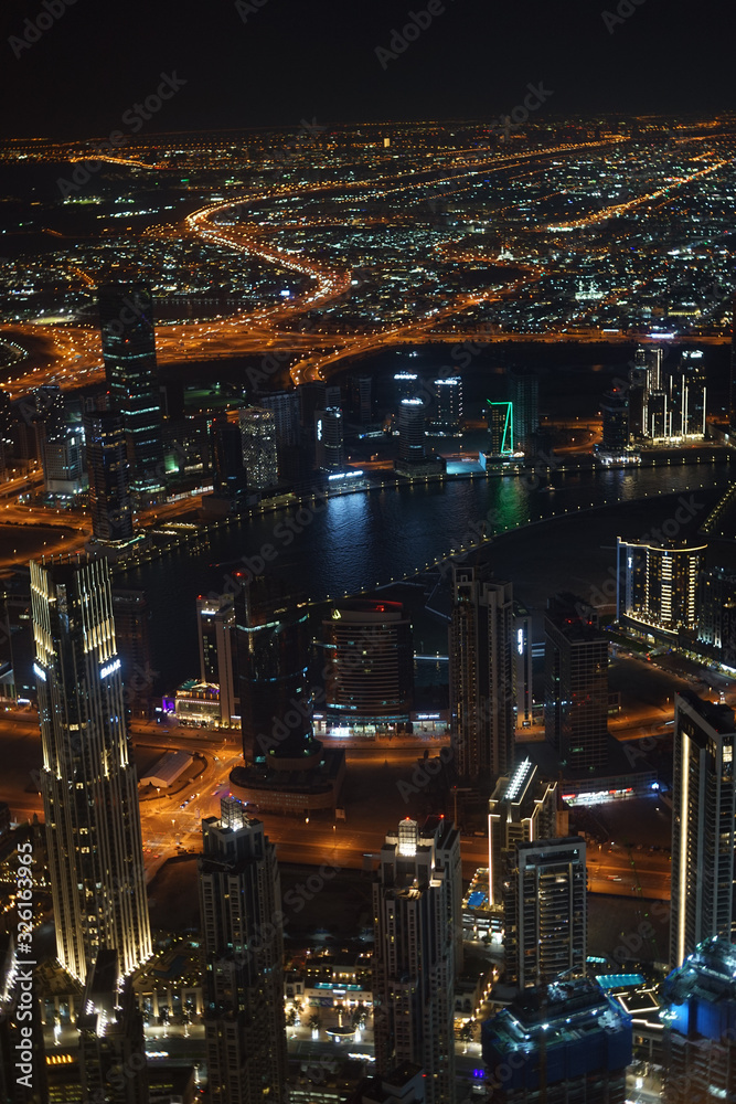 ブルジュ・ハリファの展望台から見えるドバイの夜景 ブルジュ・ハリファの展望台から見えるドバイの夜景
