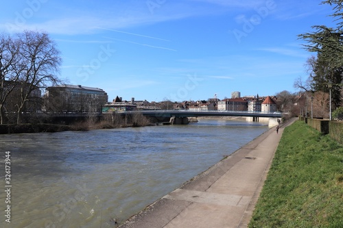 La rivière le Doubs dans la ville de Besançon - Ville de Besançon - département du Doubs - Région Bourgogne Franche Comté - France