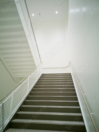 白い階段