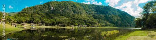 paisaje panorámico laguna volcán santa cruz Bolivia photo