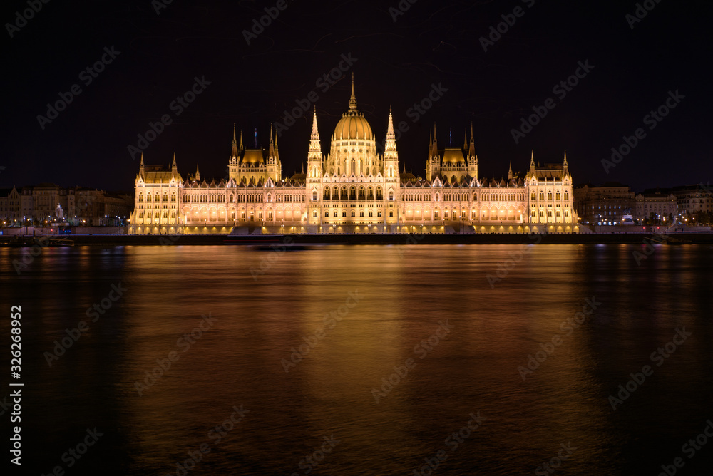 Fototapeta premium Night view of Hungarian Parliament Building on the banks of the Danube, Budapest, Hungary
