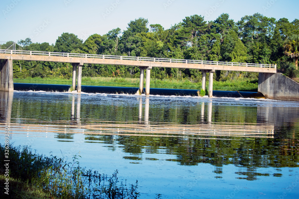 Fototapeta premium Blanchard park bridge river