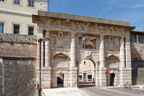 Kroatien - Zadar - Landtor mit venezianischem Markuslöwen photo