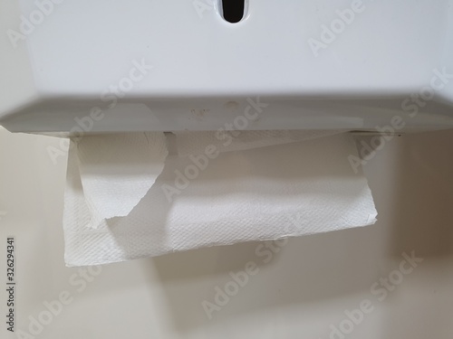 papel toalha de banheiro photo