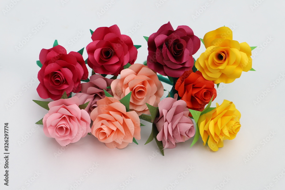 折り紙で作ったバラの花