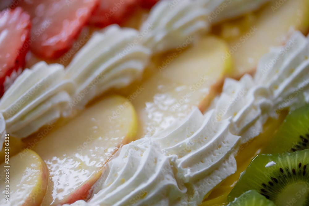 Gateau Anniversaire Fruits Chantilly Gateau Aux Fruits Anniversaire 17 gâteau aux fruits et à la chantilly Stock Photo | Adobe Stock