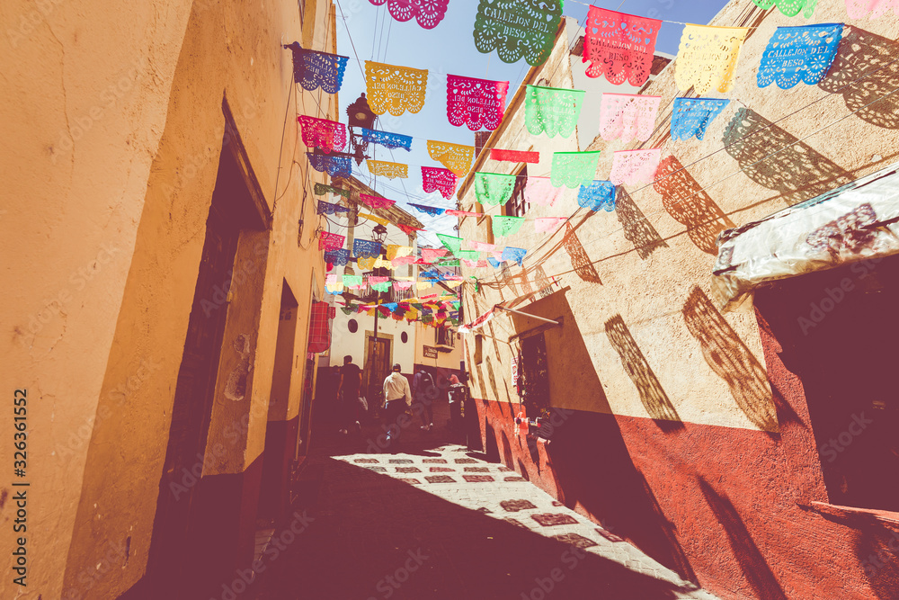 Fototapeta premium Colored colonial houses in old town of Guanajuato. Colorful alleys and narrow streets in Guanajuato city, Mexico. Spanish Colonial Style.