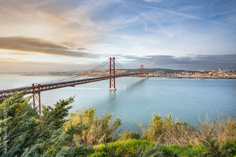 Obraz premium Lisbon - 25 April bridge 