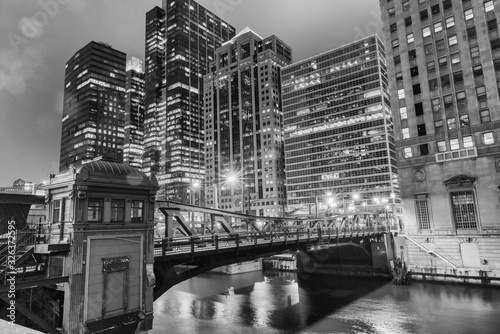 Chicago by night © dade72
