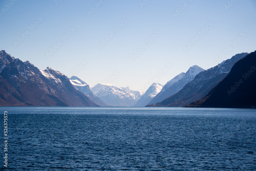 Layers with mountains in Norwegian
