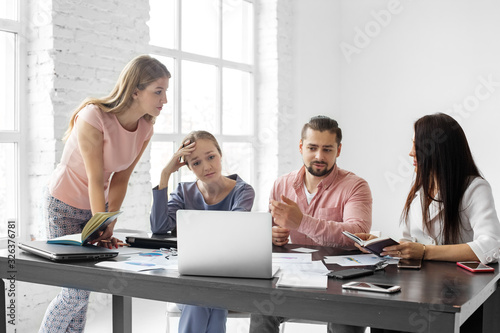 Quadro su tela Upset people from a business group