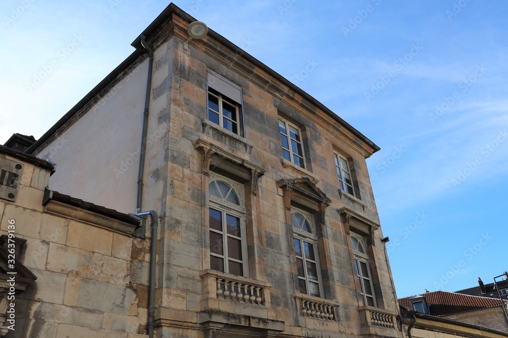 Ancien couvent des Clarisses puis fabrique d'armes à Besançon vu de l'extérieur - Ville de Besançon - Département du Doubs - Région Franche Comté - France