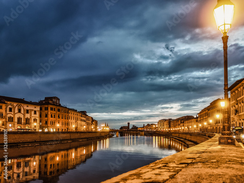 Fotografía Pisa Italy 11/03/2018: Pisan lungarnos, adorned with wonderful buildings and bridges are the most picturesque and famous places in Pisa, and among the most romantic for sure