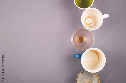Behang Several empty cups of coffee viewed from above on gray table