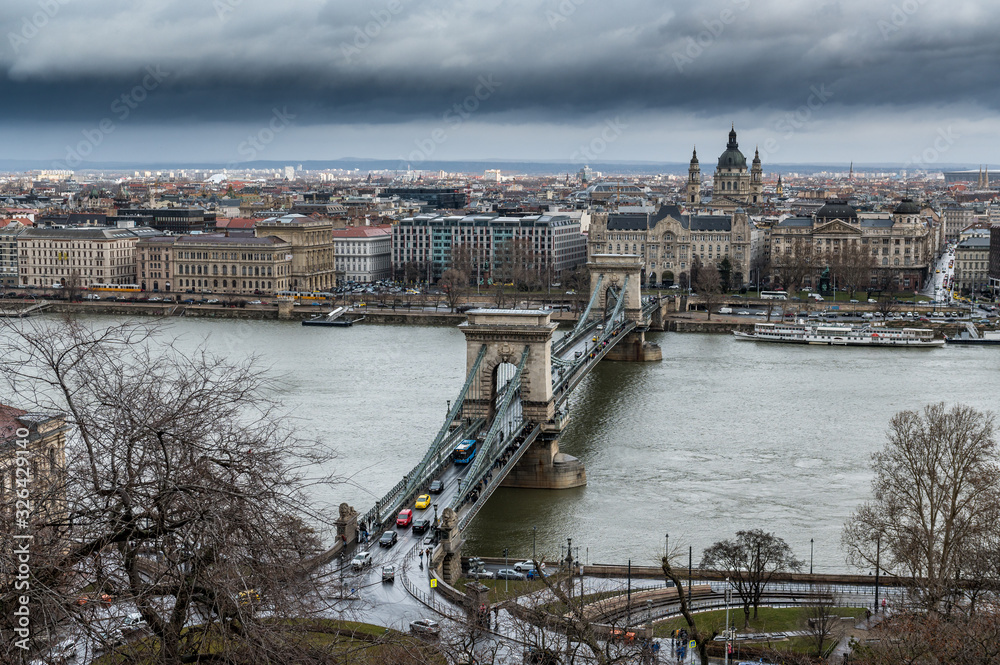 Fototapeta premium Chain Bridge over Danube in Budapest with St. Stephen's Basilica in Budapest