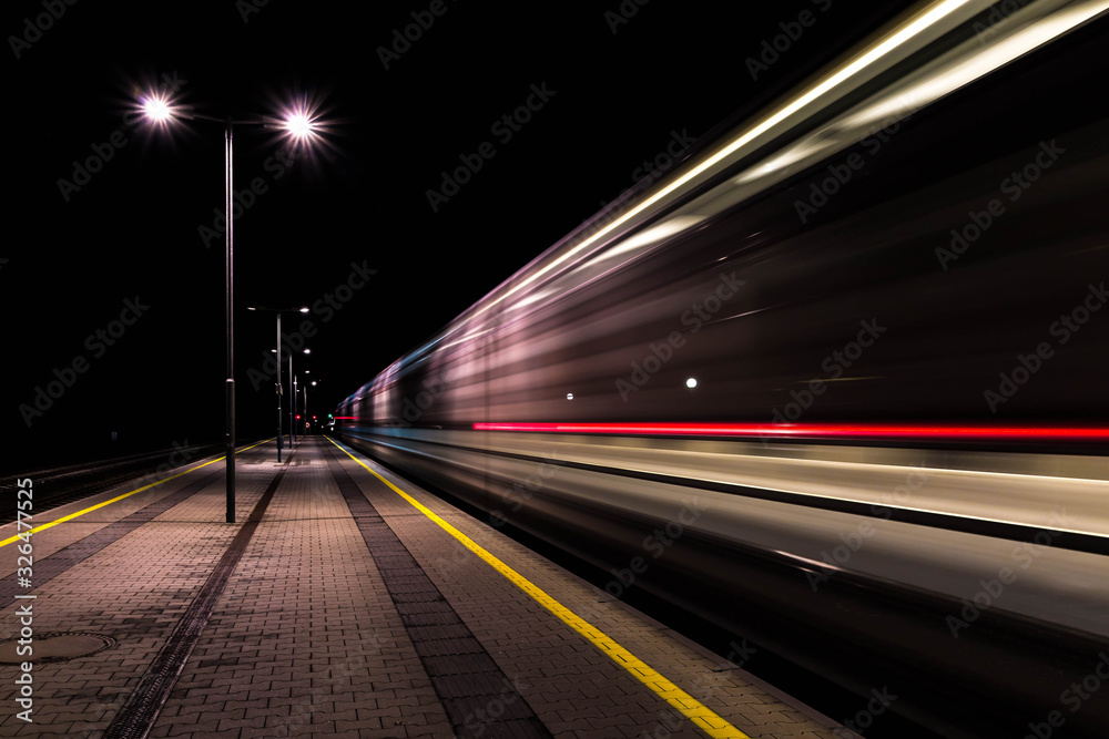 Bahnhof bei Nacht