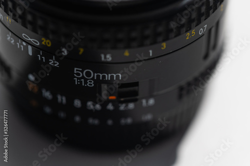 Detailed pictures of two  old focal lengths for digital SLR cameras