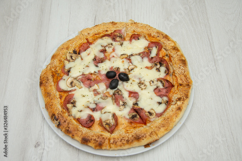 Pizza Prosciutto e Funghi