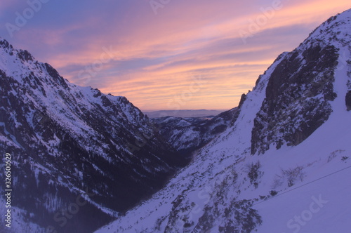 kolorowy zachód słońca na Tatrami © Tomek