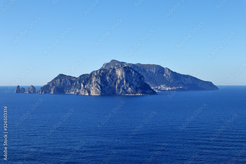 Termini - Isola di Capri da via Minerva Termini - Isola di Capri da via Minerva