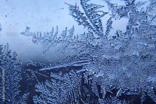 Photographing macro ice on the glass in winter Patterned like leaves