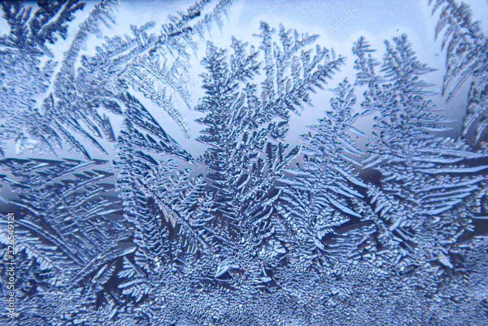 Photographing macro ice on the glass in winter Patterned like leaves