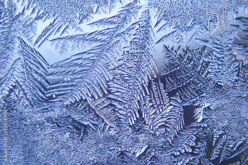 Photographing macro ice on the glass in winter Patterned like leaves