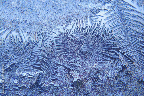 Photographing macro ice on the glass in winter Patterned like leaves