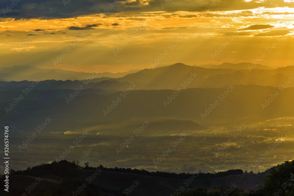 Obraz premium Landscape sunrise mountain 