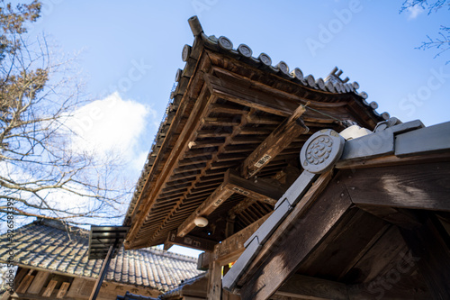 古い木造の山門