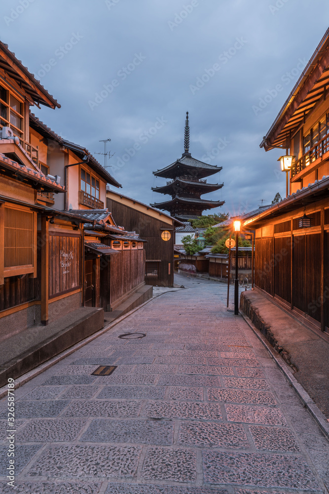 Naklejka premium Ninenzaka and Sannenzaka ancient street view, Yasakanoto morning landscapes