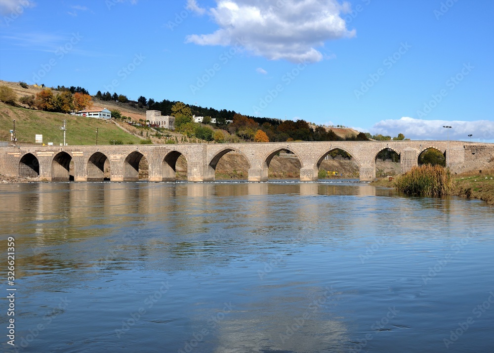  Dicle Bridge is situated in Turkey's Diyarbakir. The bridge was built in 1065.