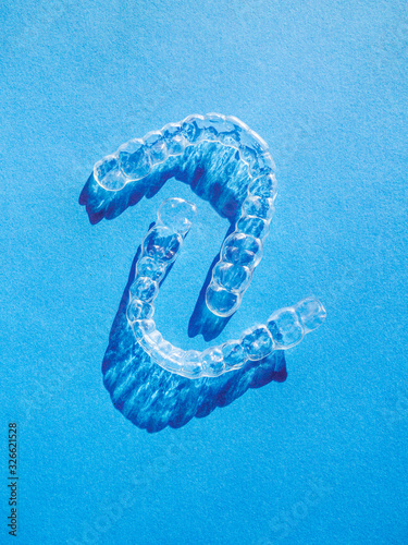Obraz na płótnie Invisible aligners teeth brackets on blue background w salonie