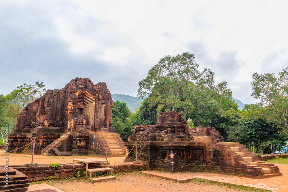 Naklejka premium ミーソン遺跡 ベトナム クアンナム省 My Son Ruins Vietnam