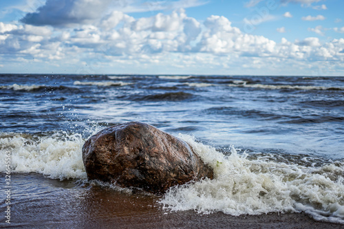 Fototapeta Naklejka Na Ścianę i Meble -  stone and wave on the seashore