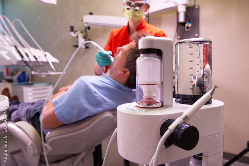 Foto de Patients teeth being cleaned with modern air pressure