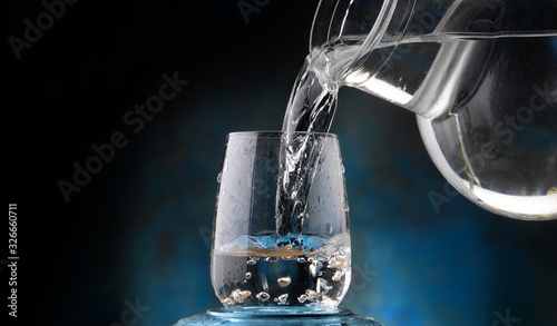 Konstfotografi acqua fresca naturale versata
