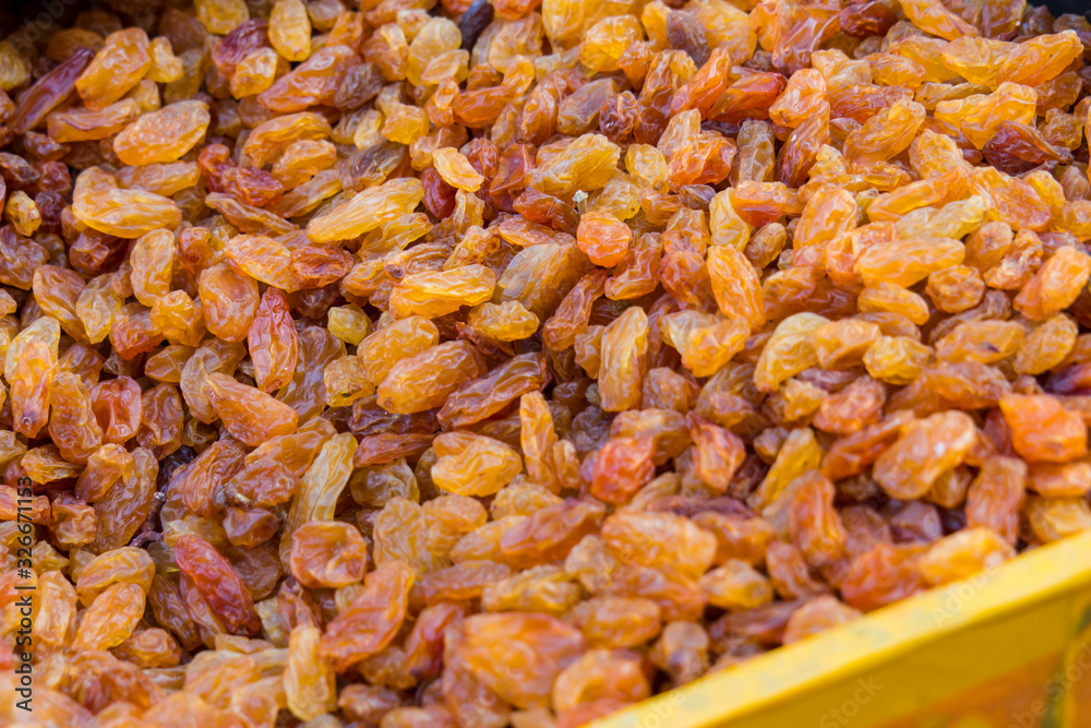 A large amount of yellow-brown raisins, texture. A large amount of yellow-brown raisins, texture.