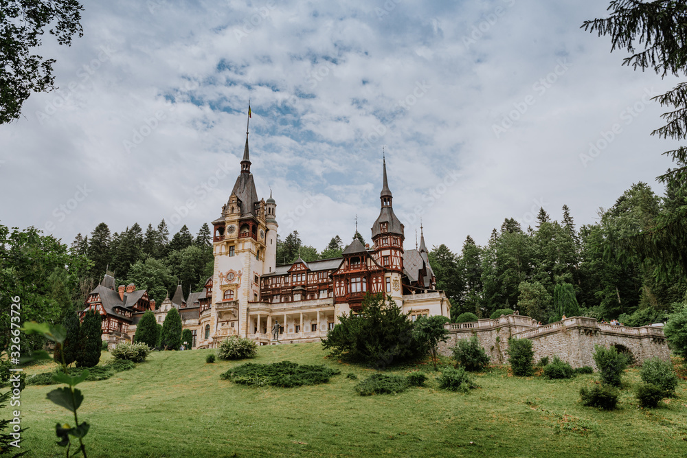 PELES IS A NEO-RENAISSANCE CASTLE IN THE CARPATHIAN MOUNTAINS, NEAR SINAIA, IN PRAHOVA COUNTY, ROMANIA, ON AN EXISTING MEDIEVAL ROUTE LINKING TRANSYLVANIA AND WALLACHIA, BUILT BETWEEN 1873 AND 1914 PELES IS A NEO-RENAISSANCE CASTLE IN THE CARPATHIAN MOUNTAINS, NEAR SINAIA, IN PRAHOVA COUNTY, ROMANIA, ON AN EXISTING MEDIEVAL ROUTE LINKING TRANSYLVANIA AND WALLACHIA, BUILT BETWEEN 1873 AND 1914