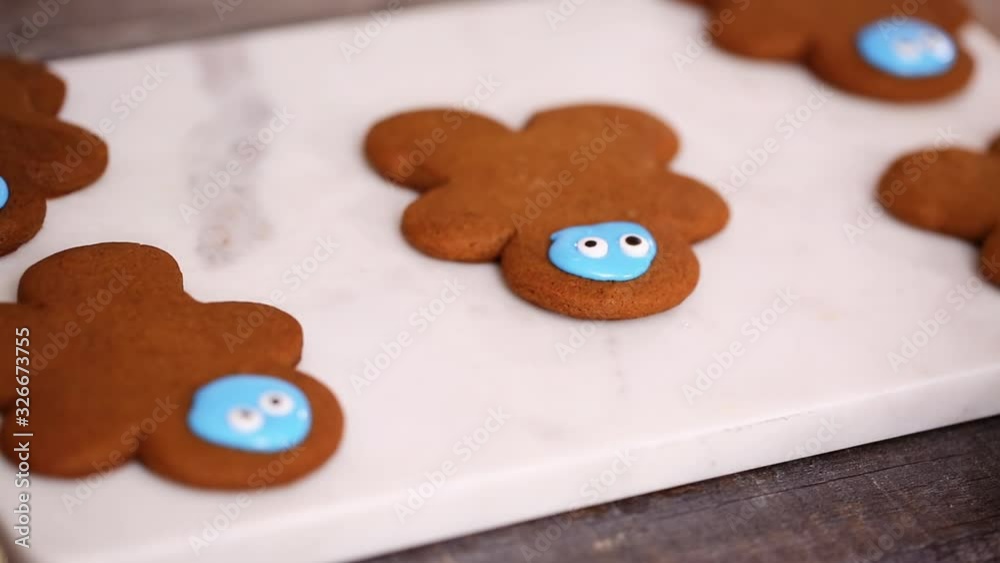 Step by step. Decorating gingerbread and sugar cookies with royal icing for Christmas. Step by step. Decorating gingerbread and sugar cookies with royal icing for Christmas.
