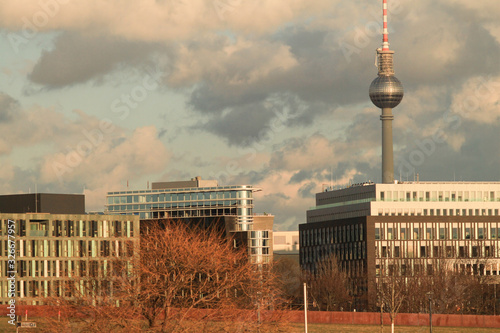 Berlin-Mitte; Blick über den Spreebogenpark nach Osten photo