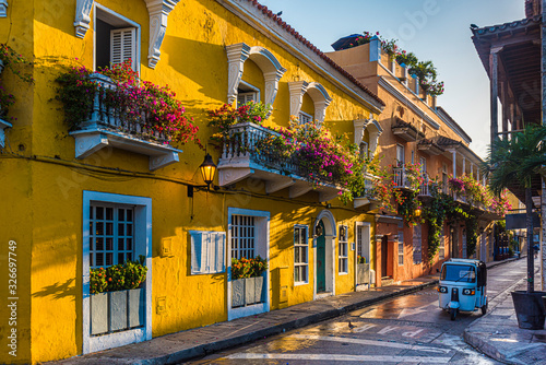 Valokuvatapetti street in old town Cartagena, Colombia